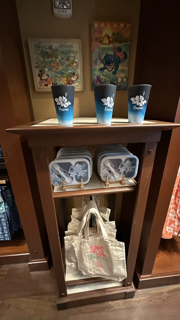 アウラニ・ディズニー ハレマヌ 深いブルーのタンブラーとカトラリーセット