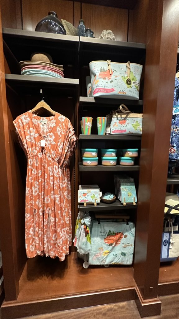 アウラニ・ディズニー ハレマヌ オレンジ色のハイビスカス柄ワンピース