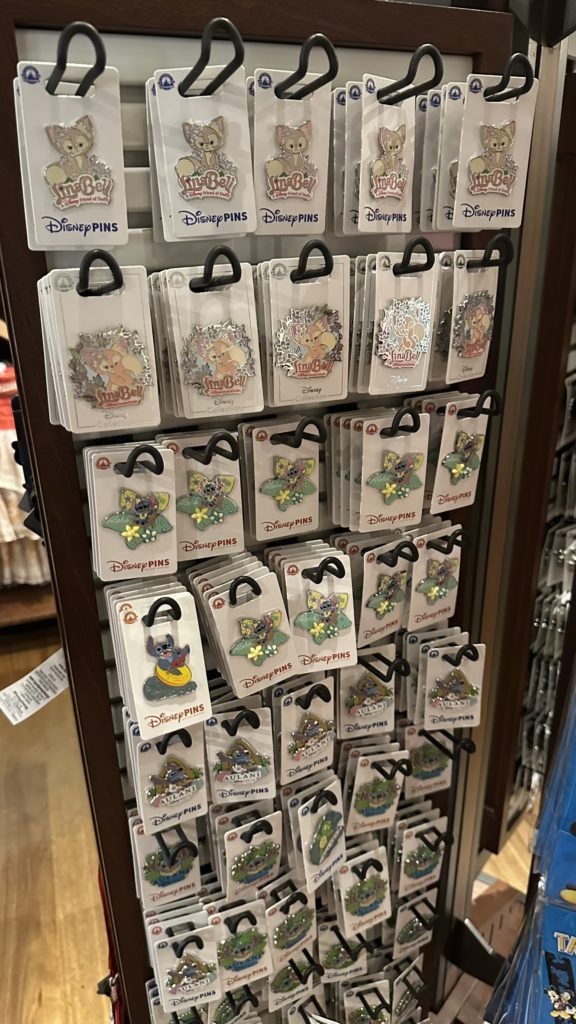 アウラニ・ディズニー カレパ・ストア リーナベルのピンバッジ