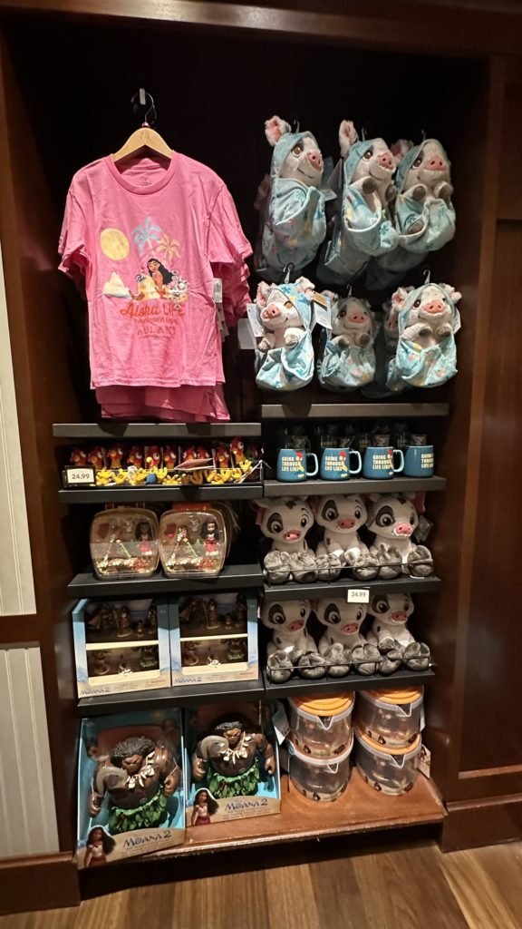 アウラニ・ディズニー カレパ・ストア モアナのグッズディスプレイ