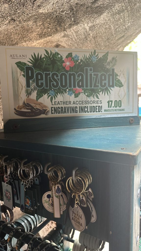 ウラニ・ディズニー LAVA SHACKで名前入れ可能なレザーアクセサリー