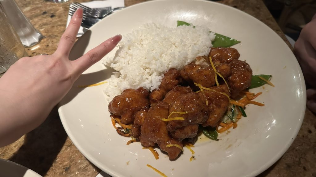 チーズケーキファクトリーのアメリカで人気メニュー、オレンジチキン