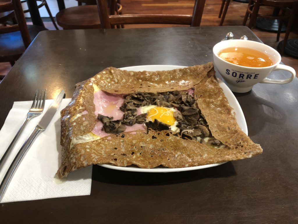 サンマロのクレープリーで食べたガレット