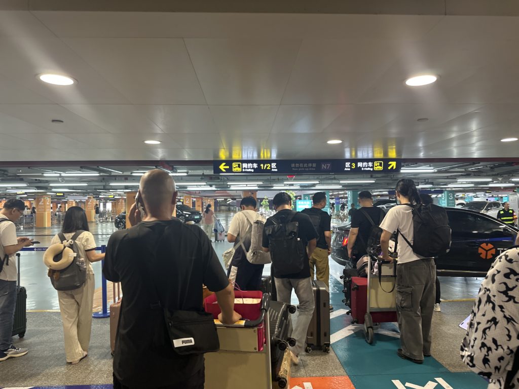上海浦東空港でDidiを待つ指定乗降場所（P2駐車場）