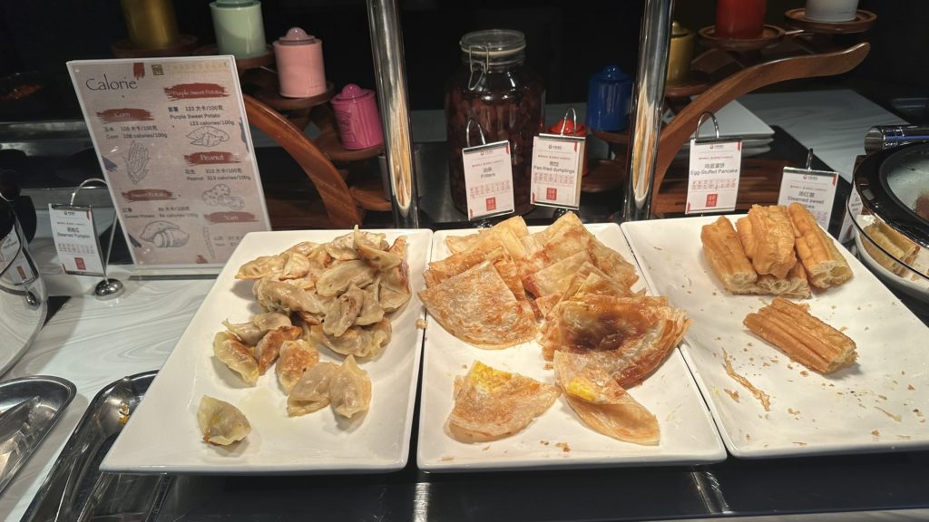 Grand Metropark Shanghai Pudongの朝食ビュッフェで提供される餃子
