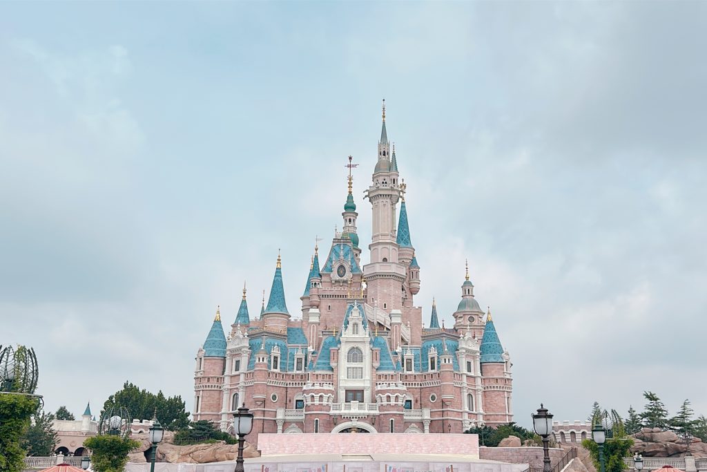 上海ディズニーランドのメインキャッスルの正面写真