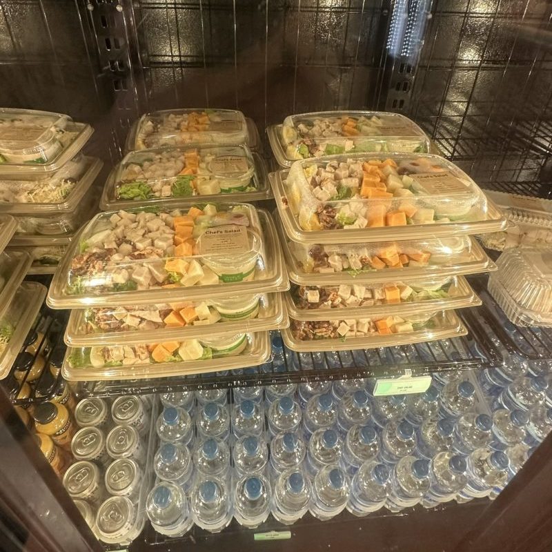 アウラニディズニーのULU CAFEで売っているサラダ