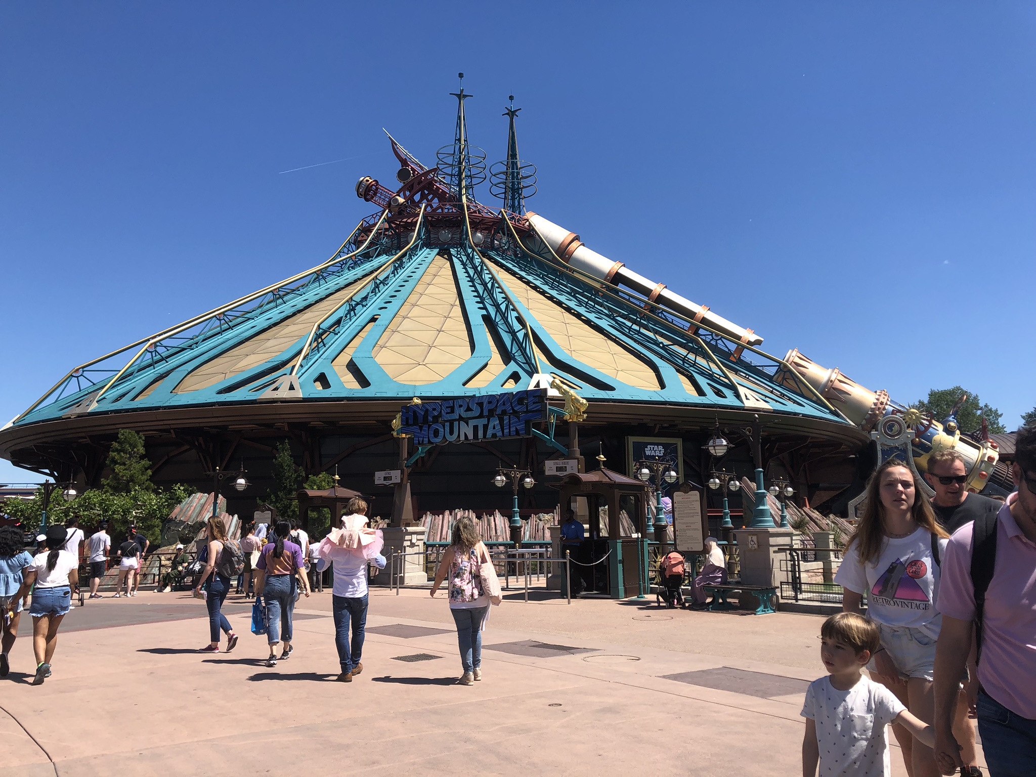 ディズニーランドパリのアトラクション。ハイパースペースマウンテンの外観