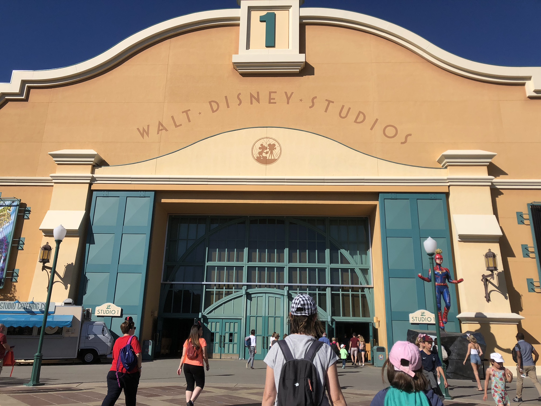 ディズニーランド・パリの「ウォルト・ディズニー・スタジオ・パーク」入口。映画スタジオをイメージした外観