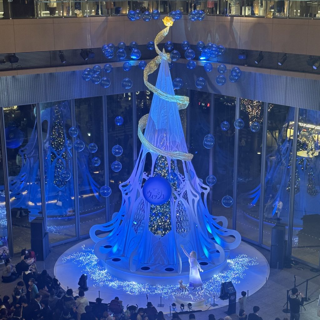 丸の内クリスマスのウィッシュモチーフ、クリスマスツリー