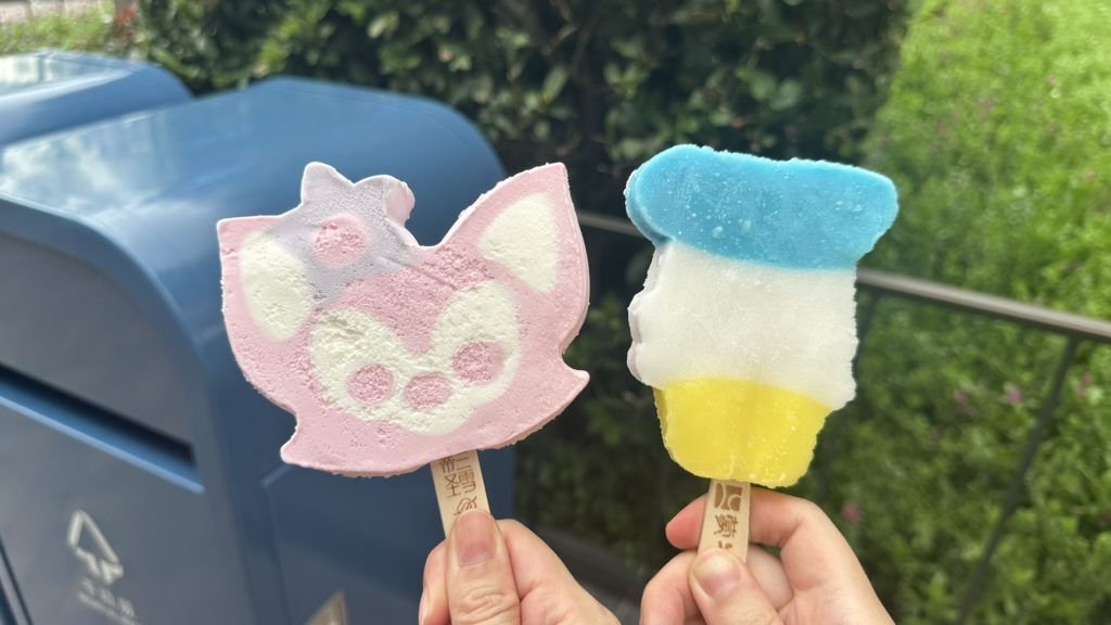 上海ディズニーランドのリーナベルとドナルドとアイスキャンディー