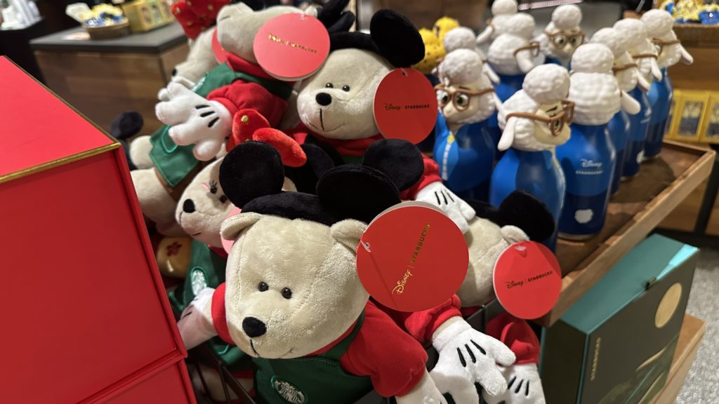 上海ディズニータウンのスターバックス限定キャラクターコラボグッズ