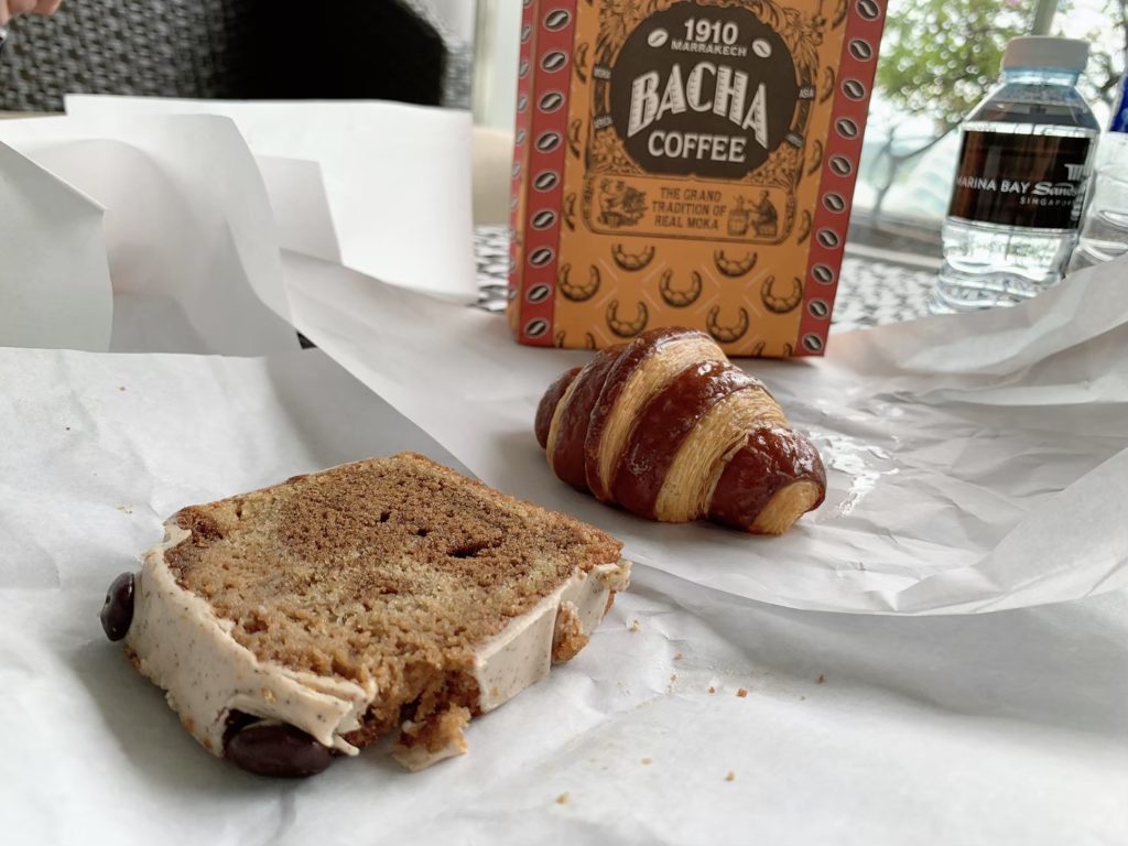 シンガポールのマリーナベイサンズ内にある高級コーヒーショップ「Bacha Coffee」で買った焼き菓子