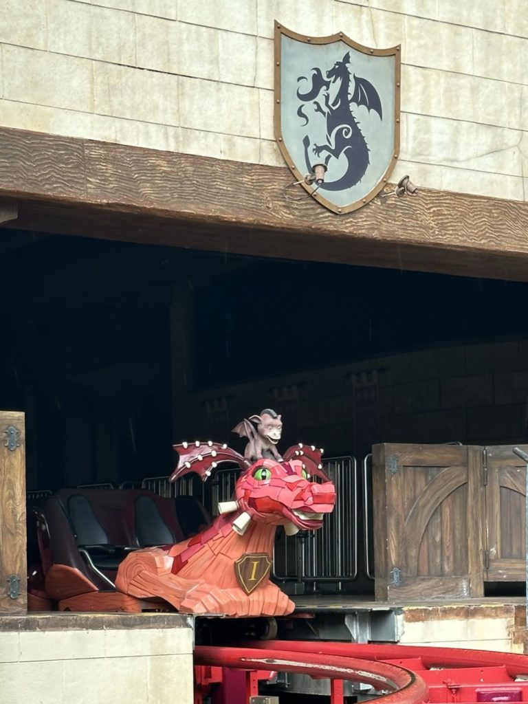 エンチャンテッド・エアウェイズ｜童話の世界を駆け抜けるローラーコースター