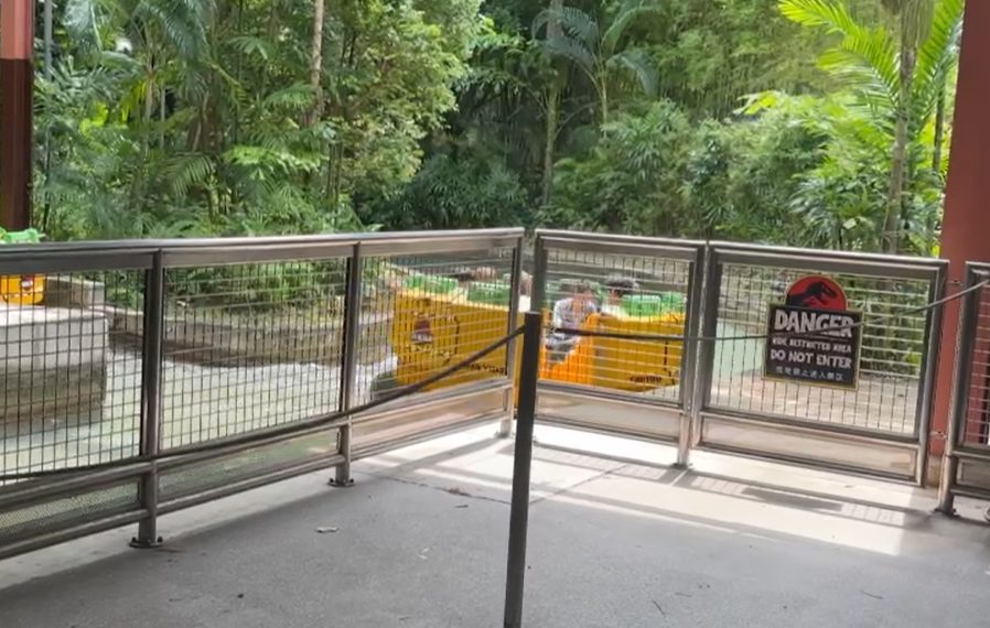 ジュラシック・パーク・ラピッド・アドベンチャー｜水上ボートで恐竜世界を冒険