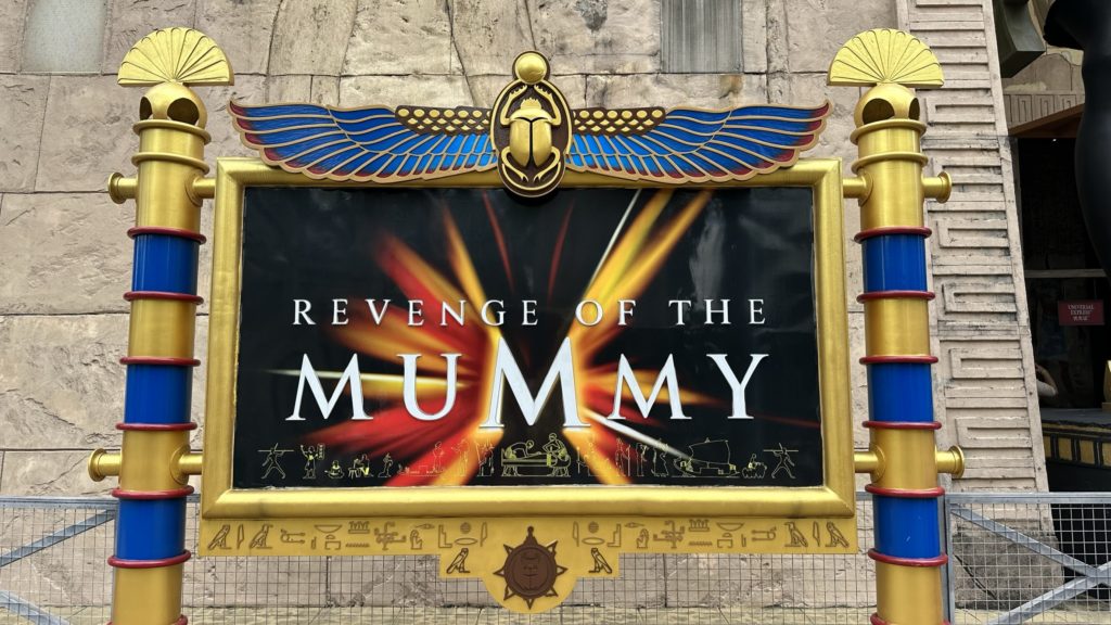 リベンジ・オブ・ザ・マミー｜屋内コースターでスリル満点のアトラクション