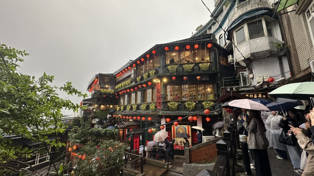 雨の日の阿妹茶楼の景色。海悦楼景観茶房の前から撮影
