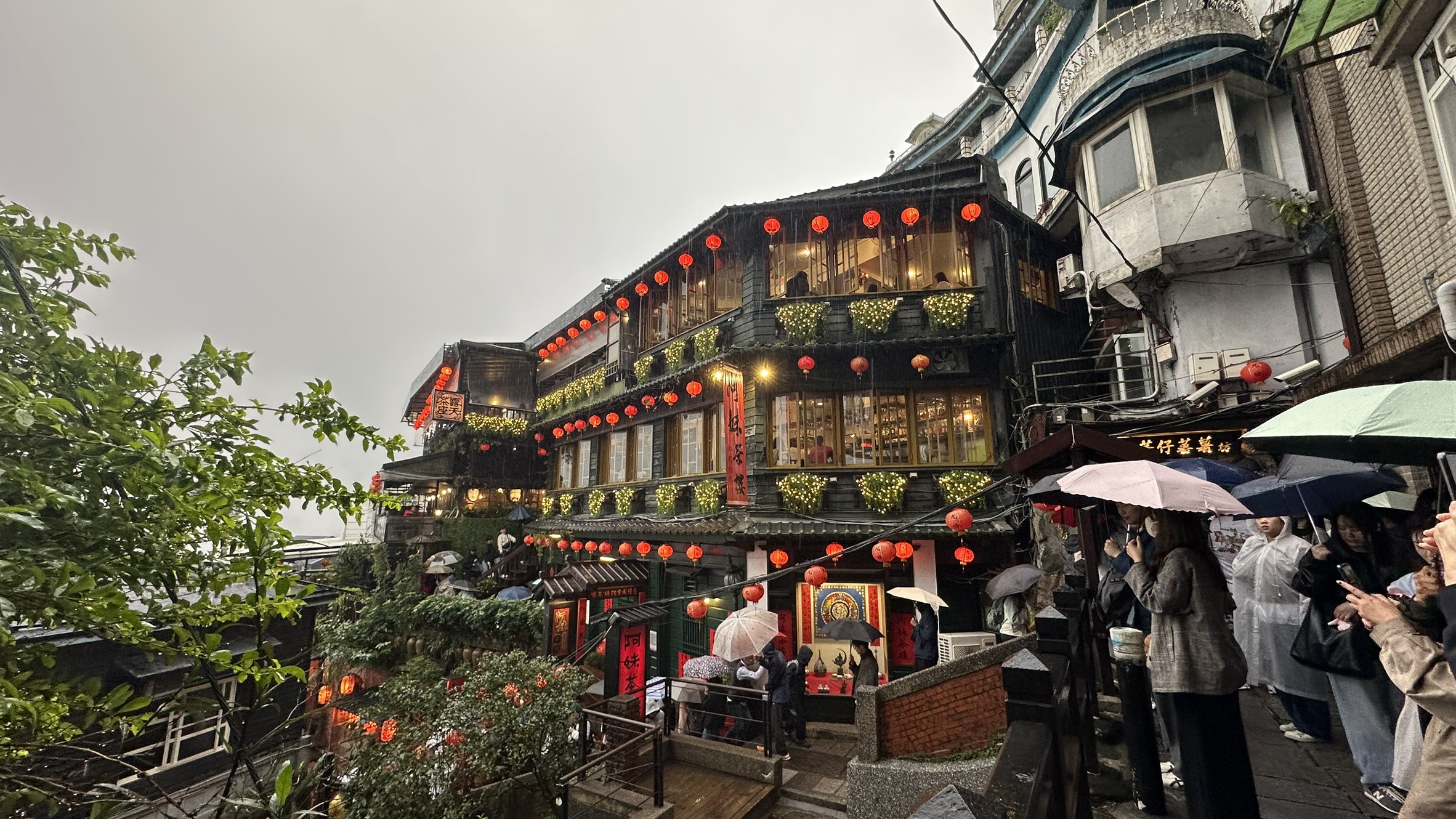 九份で最も有名な阿妹茶楼の外観と景色