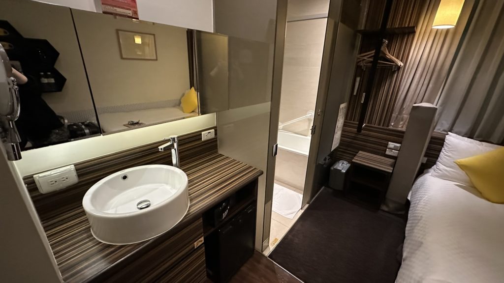 ビーハウス台北駅館ダブルルームの洗面台