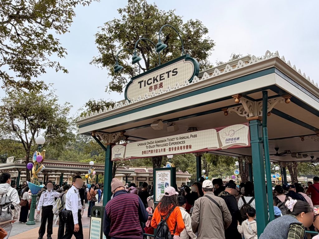 香港ディズニーランドのチケット売り場全体の様子