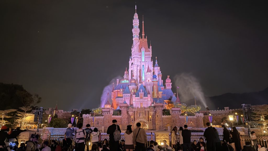 香港ディズニーのモーメンタス指定鑑賞エリア内の開始40分前の様子