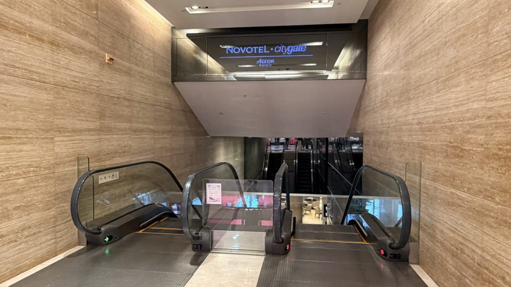 シティゲートアウトレット直結のノボテルシティーゲートホテル入口